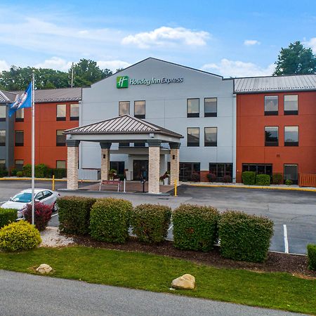 Holiday Inn Express Dublin By Ihg Exterior photo
