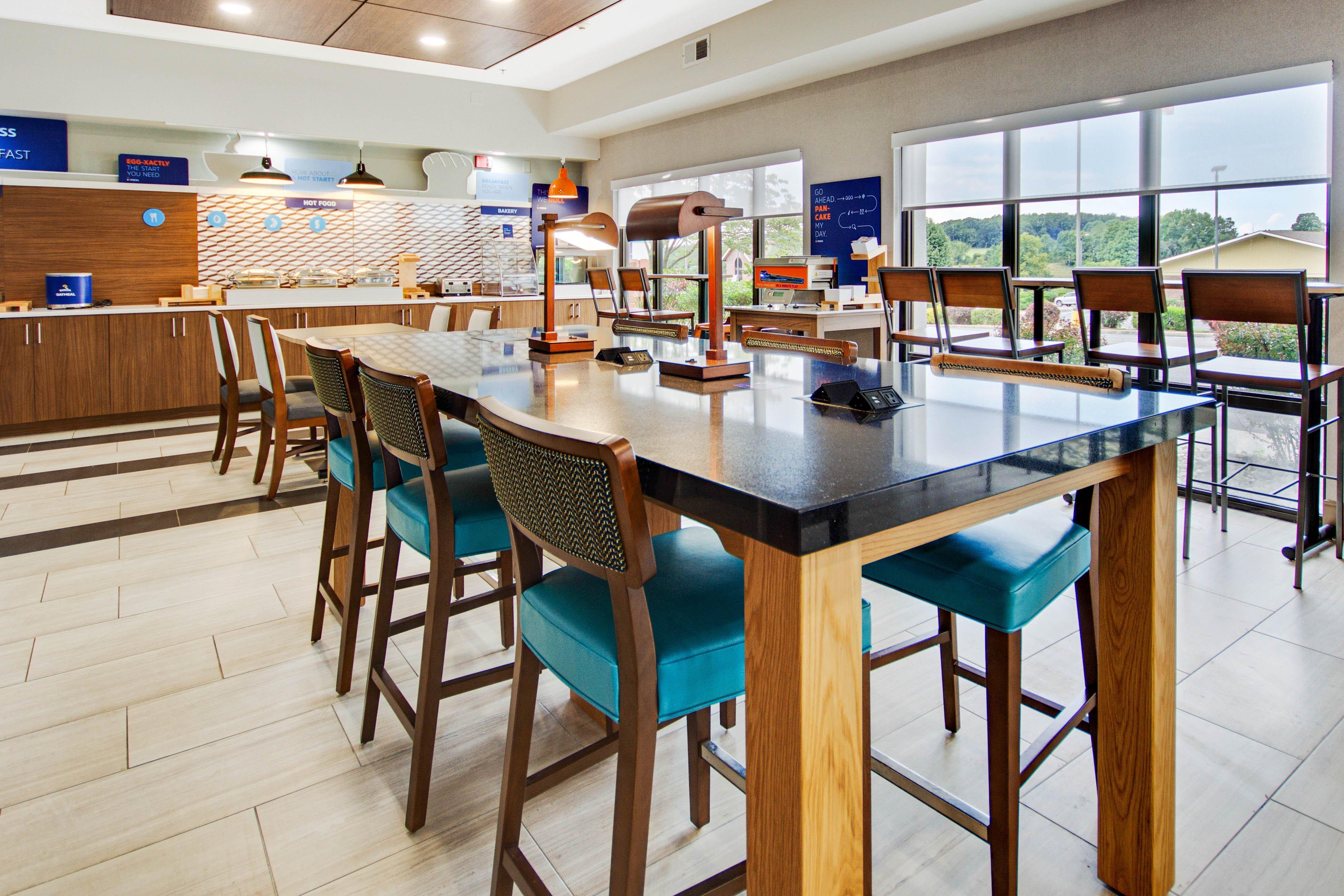 Holiday Inn Express Dublin By Ihg Exterior photo