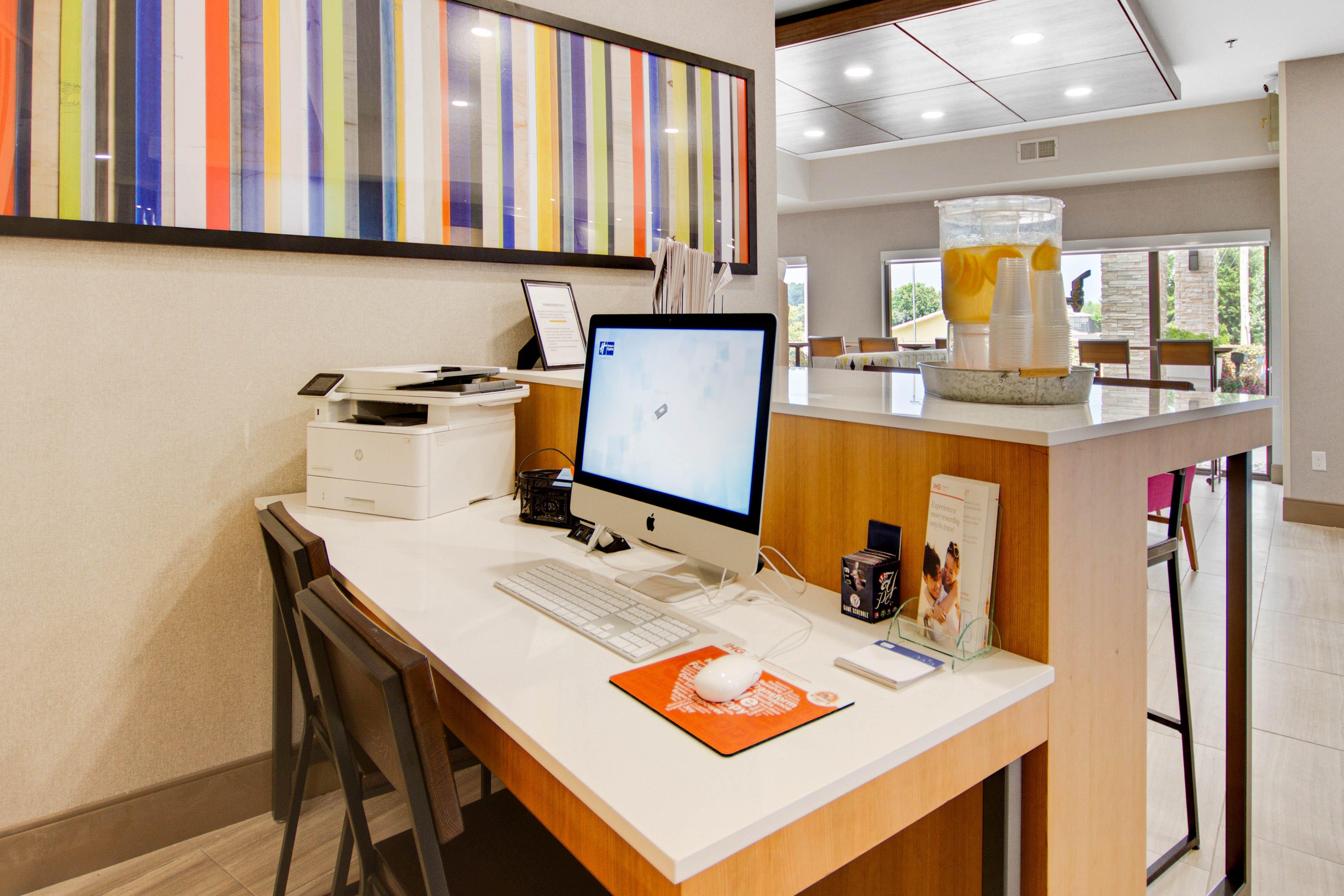 Holiday Inn Express Dublin By Ihg Exterior photo