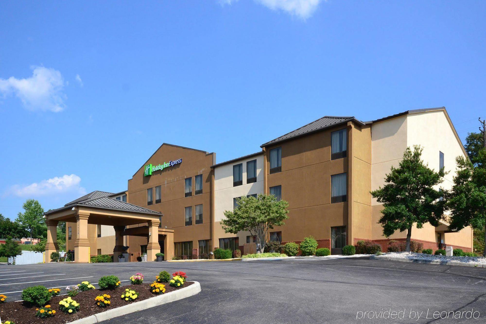 Holiday Inn Express Dublin By Ihg Exterior photo