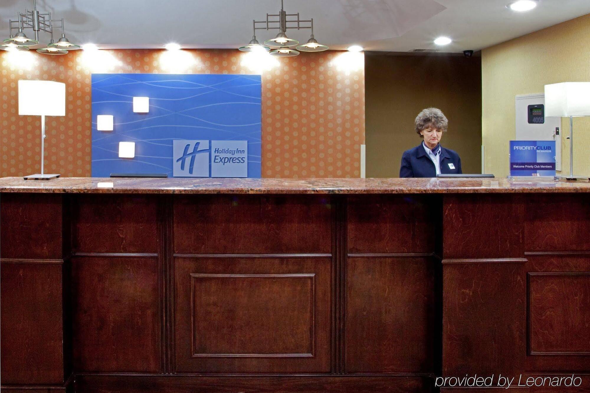 Holiday Inn Express Dublin By Ihg Exterior photo
